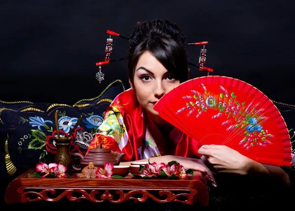 빨간색 아시아 의상 여자 — 스톡 사진