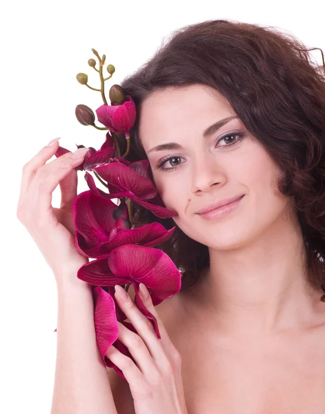 Piękna twarz młodej kobiety z kwiatem — Zdjęcie stockowe