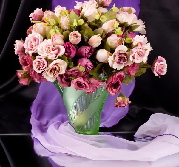 Krásná kytice růžových květin — Stock fotografie