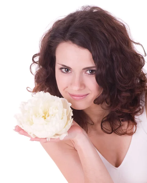 Piękna twarz młodej kobiety z kwiatem — Zdjęcie stockowe