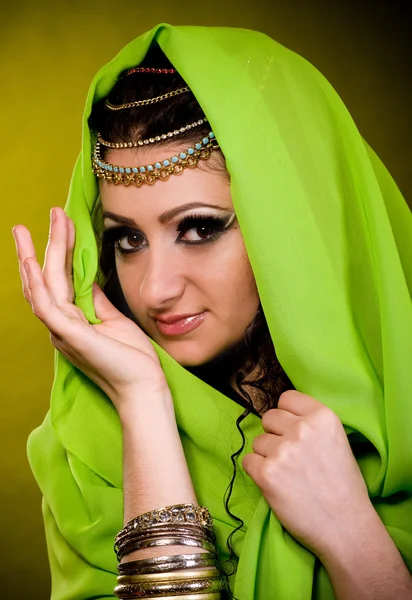 Gyönyörű Arab nő színes Mohamedán nő arcfátyla — Stock Fotó