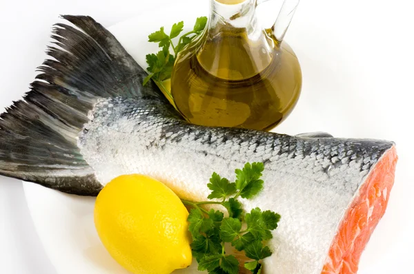 Шматочок лосося з овочами — стокове фото