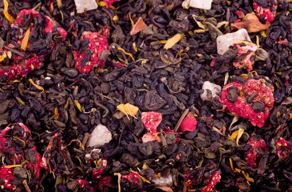 Aromatic tea with strawberry and raspberry — Stock Photo, Image