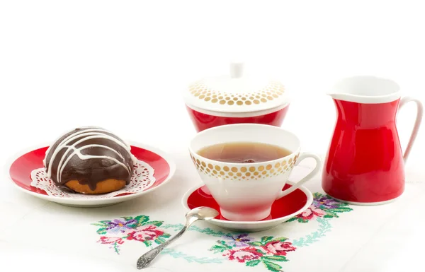 Hermoso juego de té con cupcakes — Foto de Stock