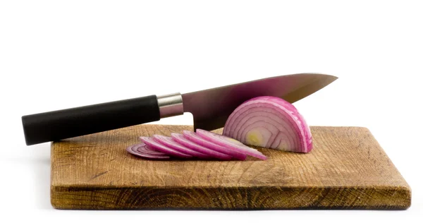 Kuchyňský nůž a cibulkou — Stock fotografie