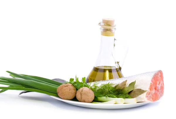 Stück Lachs mit Olivenöl und grüner Zwiebel — Stockfoto