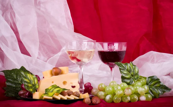 Composition with wine, grape and chees — Stock Photo, Image