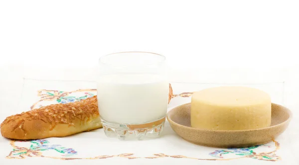 美丽面包和牛奶和奶酪 — 图库照片