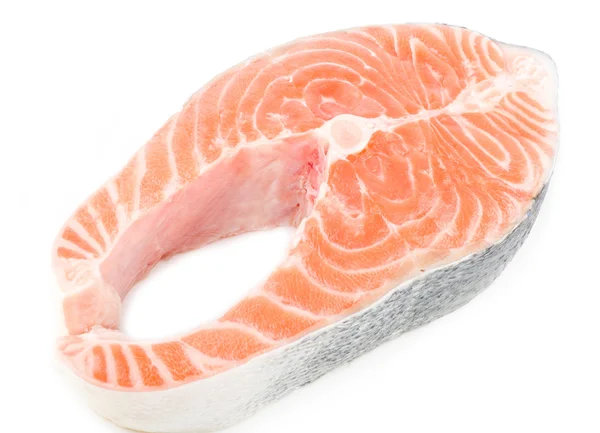 Pedaço de um salmão em um fundo branco — Fotografia de Stock