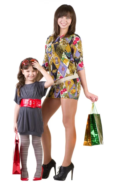 Feliz madre y niña con bolsas de compras — Foto de Stock