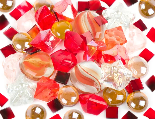 Hermosas piedras de colores brillantes y perlas — Foto de Stock