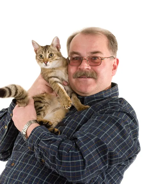 Старик со своим котом на белом фоне — стоковое фото