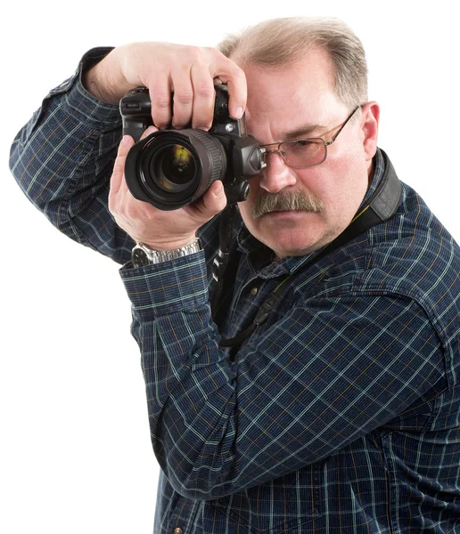 Hombre fotógrafo haciendo fotos por cámara digital —  Fotos de Stock
