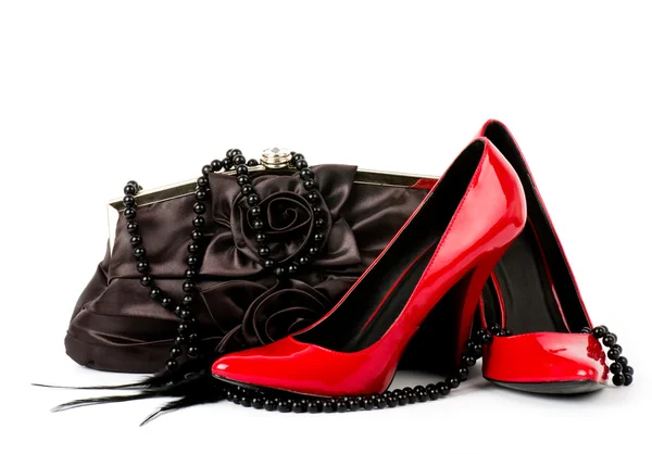 Seksi moda ayakkabı ve çanta beyaz zemin üzerine izole. — Stok fotoğraf