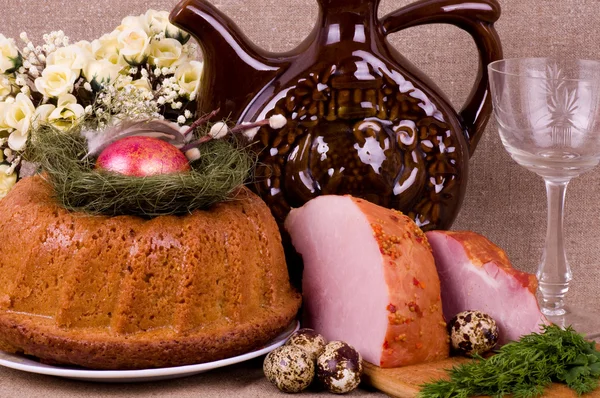 Traditional Easter cake and pork loin dish with easter eggs — Stock Photo, Image