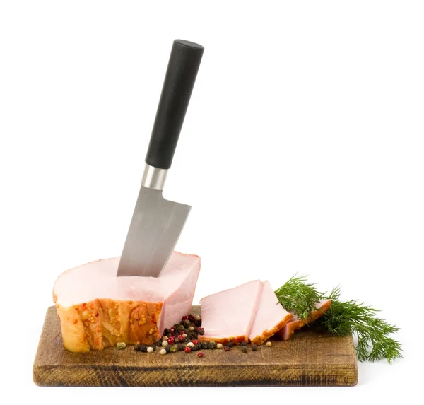 Šunka na dřevěný talíř s kořením — Stock fotografie