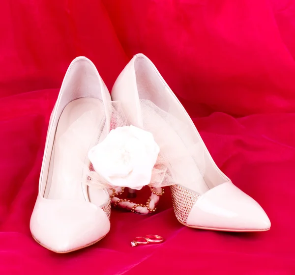 El hermoso zapato de boda nupcial —  Fotos de Stock