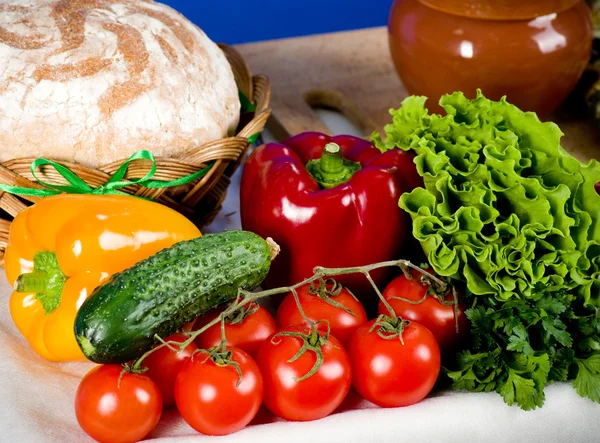 Vegetables with bread — Stock Photo, Image