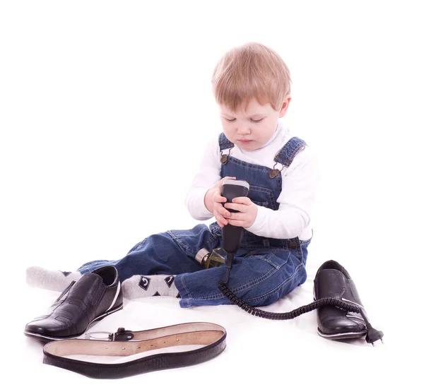 Niño con coche y zapato sobre fondo blanco — Foto de Stock