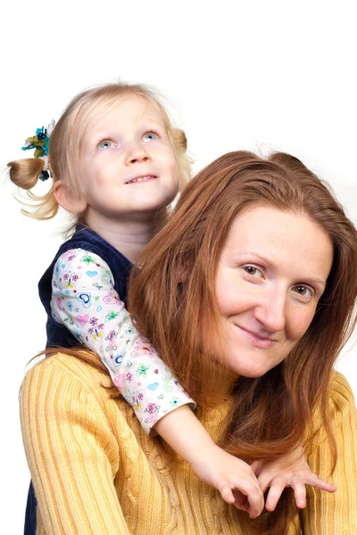 Mutter mit Tochter umarmt — Stockfoto