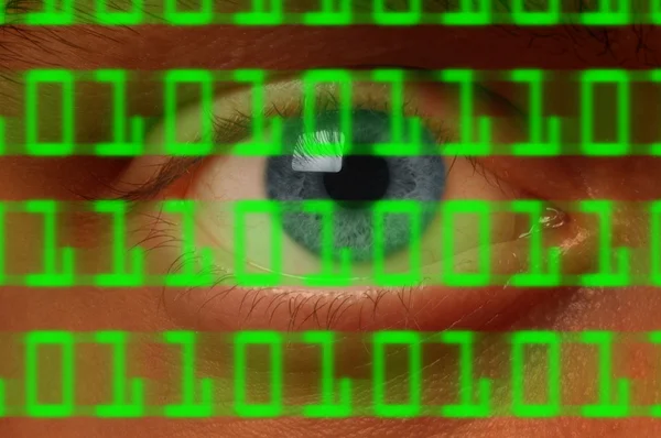 Gałka oczna oglądać cyfrowy kod binarny — Zdjęcie stockowe