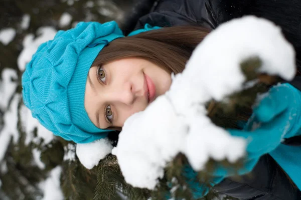 Cheerful young girl tries to taste the white snow — Stock Photo, Image