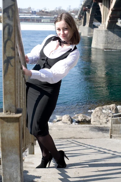 Business woman on the city's waterfront — Stock Photo, Image