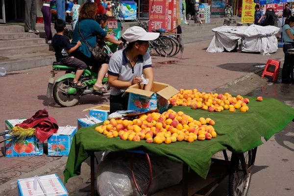 Chinese street seller — Stock Photo, Image