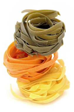 renkli tagliatelle