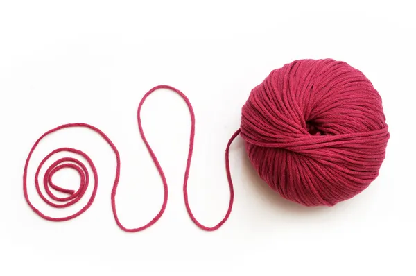 뜨개질을 위한 붉은 실 스톡 사진