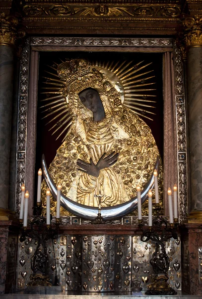 Santa Mãe Maria ícone na Porta de Down, Vilnius — Fotografia de Stock