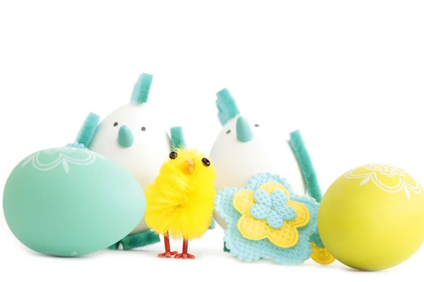 Πασχαλινά αυγά και κοτόπουλο — Φωτογραφία Αρχείου