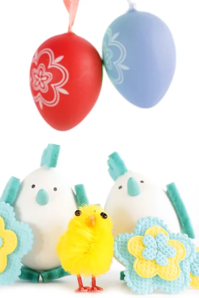 Easter eggs and chicken — Stock Photo, Image
