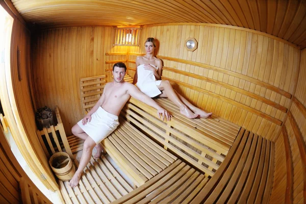 Feliz pareja joven en la sauna —  Fotos de Stock