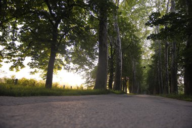 Sunrise güzel dar sokakta