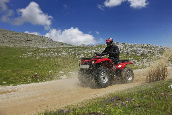 Ontspannen en quad wielen rijden — Stockfoto