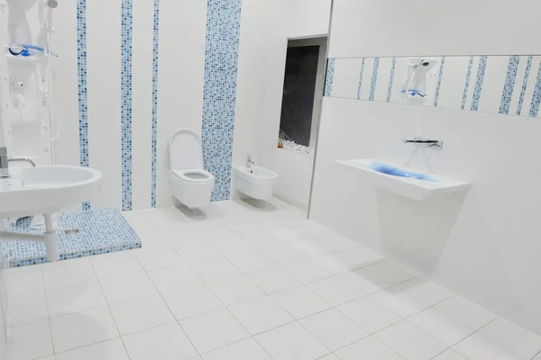 Modern new bathroom interior with bath tub — Stock Photo, Image