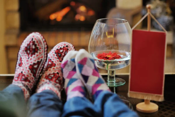 Young romantic couple sitting and relaxing in front of fireplace at home — Stock Photo, Image