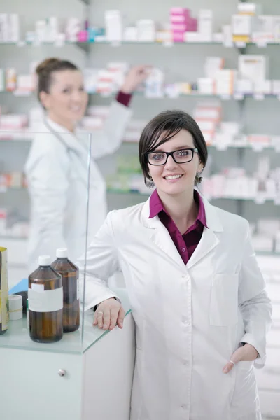 Team av apotekare kemist kvinna i apotek apotek apotek apotek apotek — Stockfoto