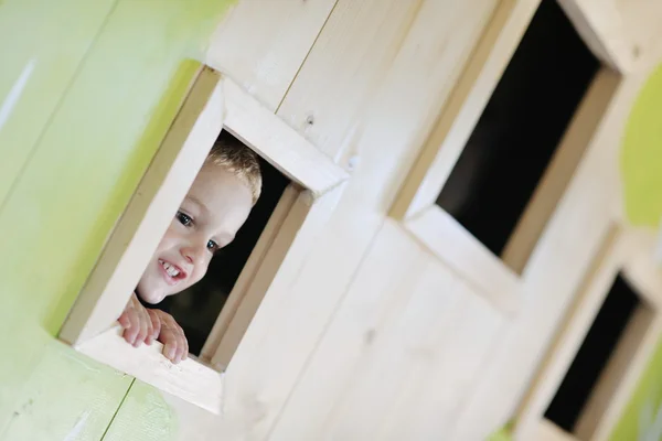 Niño feliz en una ventana — Foto de Stock