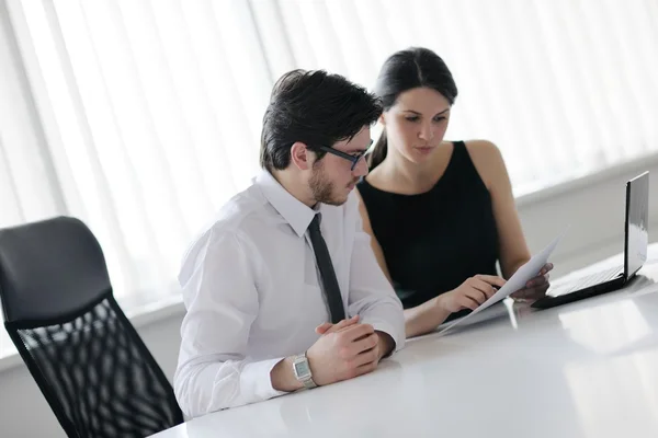 Företag i ett möte på kontoret — Stockfoto