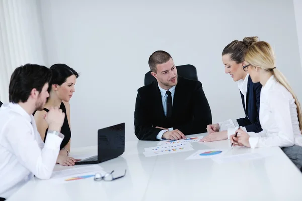 Afaceri într-o întâlnire la birou — Fotografie, imagine de stoc