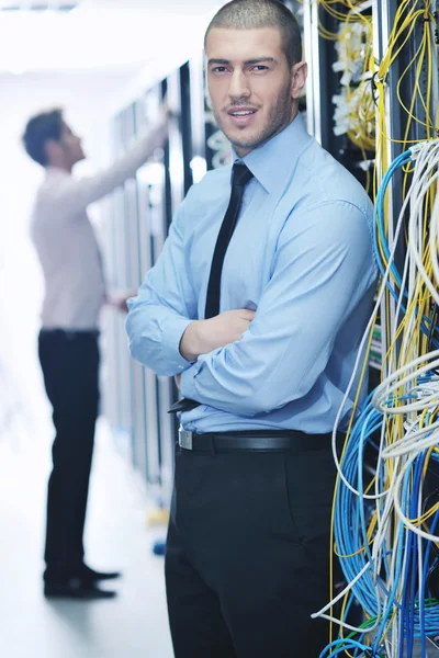 It enineers in network server room — Stock Photo, Image