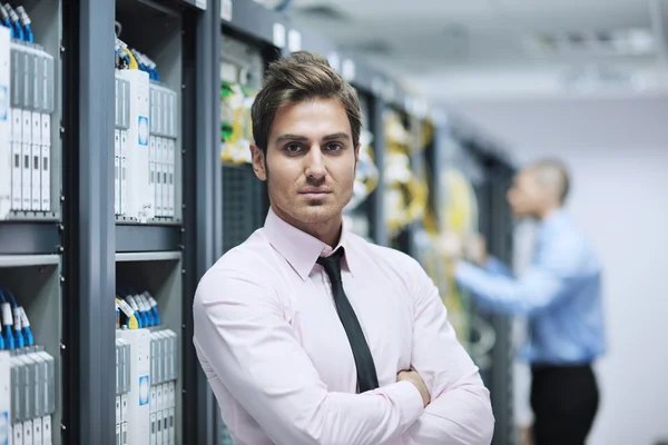 It enineers in network server room — Stock Photo, Image