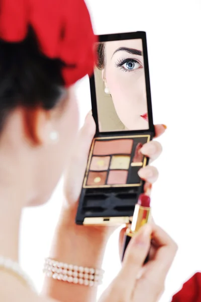 Beautiful young woman applying makeup — Stock Photo, Image