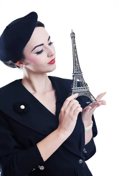 Belle jeune femme avec symbole paris Tour Eiffel — Photo