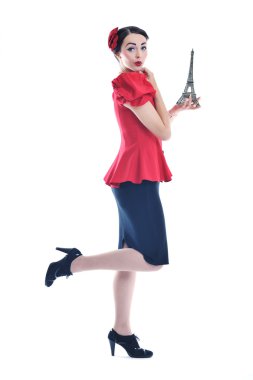 güzel bir genç kadın Paris'te Eyfel Kulesi sembolü