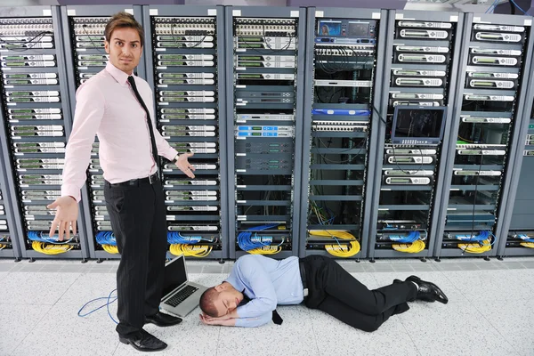 Situación de fallo del sistema en la sala de servidores de red — Foto de Stock