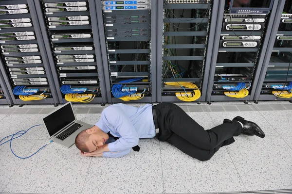 Systeem ontbreken situatie in netwerk serverruimte — Stockfoto