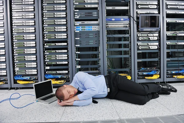 Situación de fallo del sistema en la sala de servidores de red —  Fotos de Stock